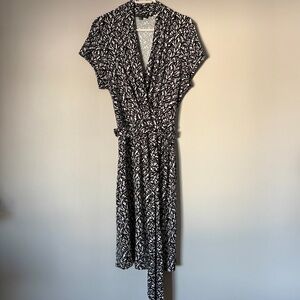 Elegant Black White and Tan Patterned Dress 16W